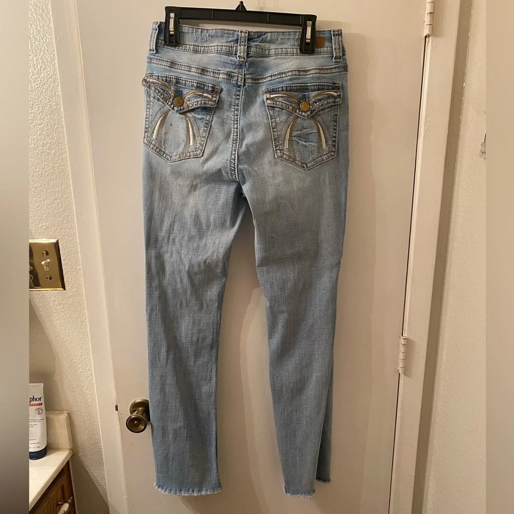 Seven7 Women's Light Blue Jeans, Embellished Pockets, Raw Hem. - Picture 3 of 10